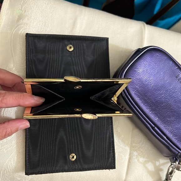 BOBBI BROWN mini wristlet dark blue pouch and white beaded coin porch. - Picture 15 of 16